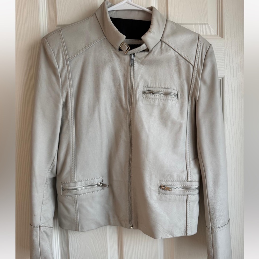 Women's 100% Leather Jacket fits Medium